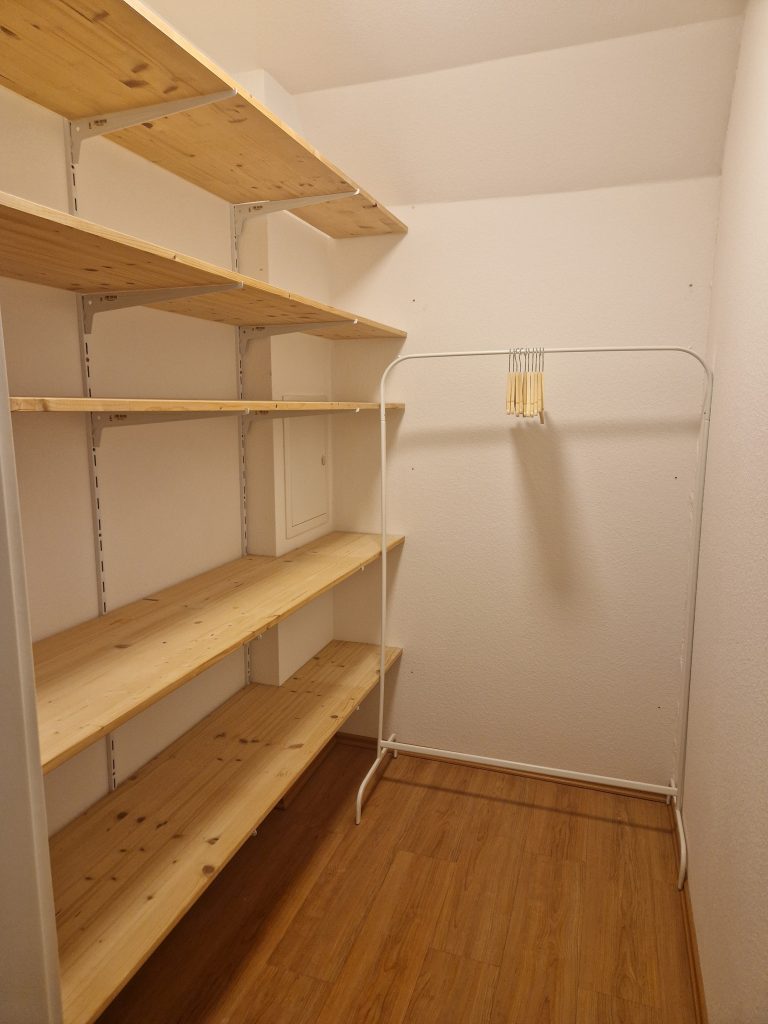 Begehbarer Kleiderschrank