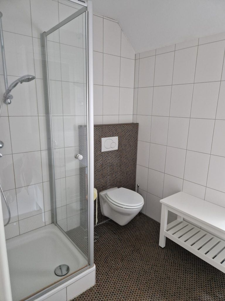 Dusche und WC